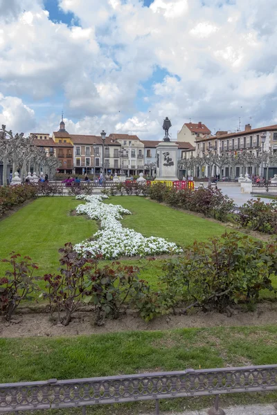 Διάσημη plaza ντε Θερβάντες σε alcala de henares, Ισπανία — Φωτογραφία Αρχείου