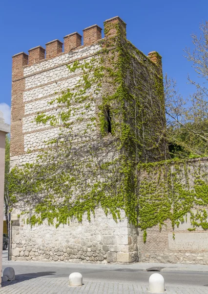 Tower of the wall of the archbishopric of Alcala de Henares, Spa — Stock Photo, Image