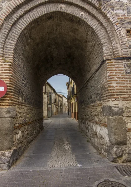 Passagem de tijolo Mudejar Santa Maria, em Arevalo, Espanha — Fotografia de Stock