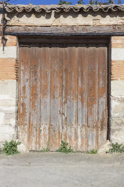 Vieille porte en bois à l'entrée du chariot — Photo