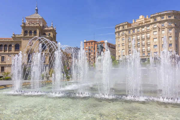 Μοντέρνα κρήνη στο η πλατεία Θορρίγια στο Βαγιαδολίδ, Ισπανία — Φωτογραφία Αρχείου