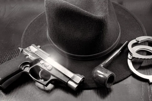 Detective team, semiautomatic pistol handcuffs hat and pipe — Stock Photo, Image