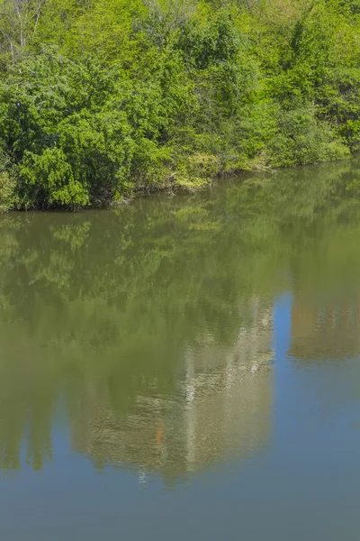 Rivière Pisuerga traversant Valladolid, Espagne — Photo