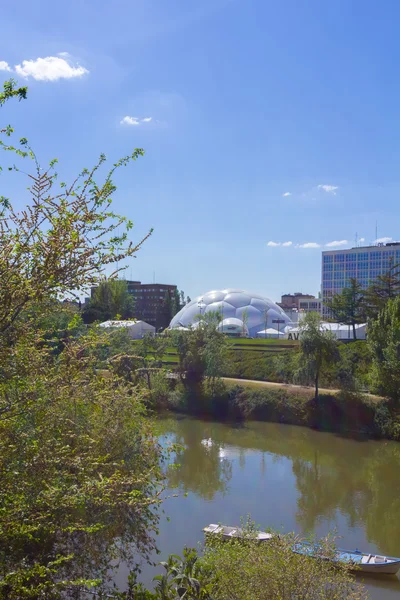 Ribera del río Pisuerga en la ciudad de Valladolid, España —  Fotos de Stock