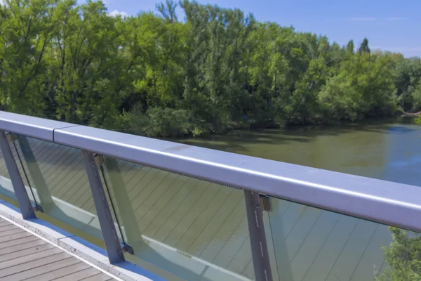 Ponte moderna de Santa Teresa, no Rio Pisuerga em Valladolid — Fotografia de Stock