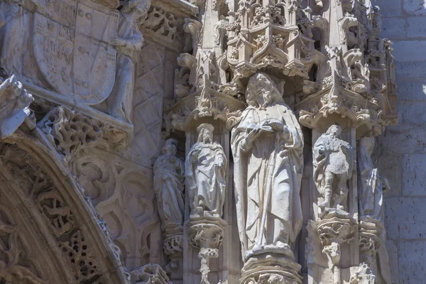 Detalles y figuras de la iglesia gótica del convento de San P — Foto de Stock