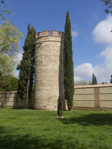 Tower of the wall of the archbishopric of Alcala de Henares, Spa — Stock Photo, Image