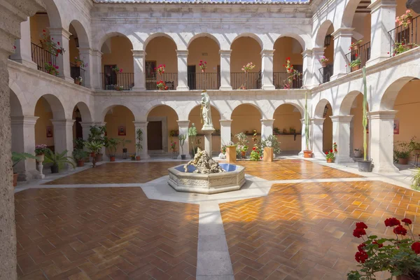 Klosterhof, Santa Maria del Henar, Segovia, Spanien — Stockfoto