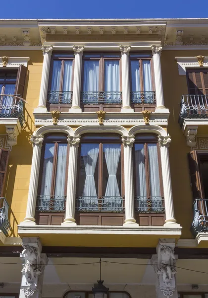 Telhas e chaminés invertidos típicos de Segóvia, Espanha — Fotografia de Stock