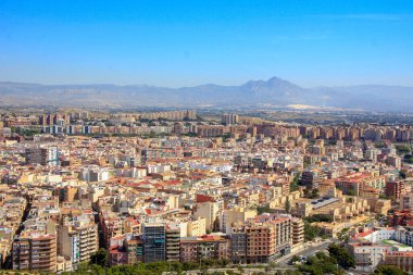 Alicante, İspanya; 05 / 13 / 2018: Alicante kentinin hava görüntüsü