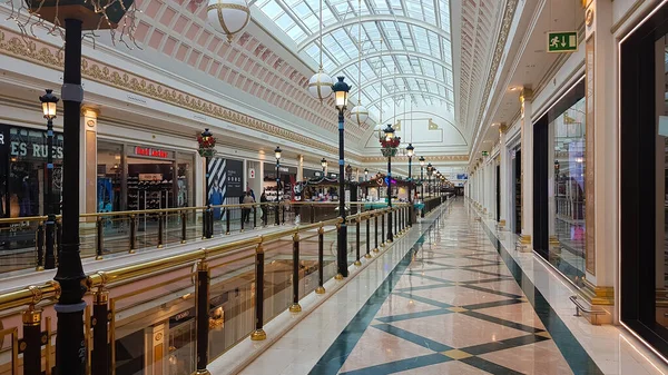 马德里西班牙 2019年20月12日 现代购物中心的建筑和商店 — 图库照片