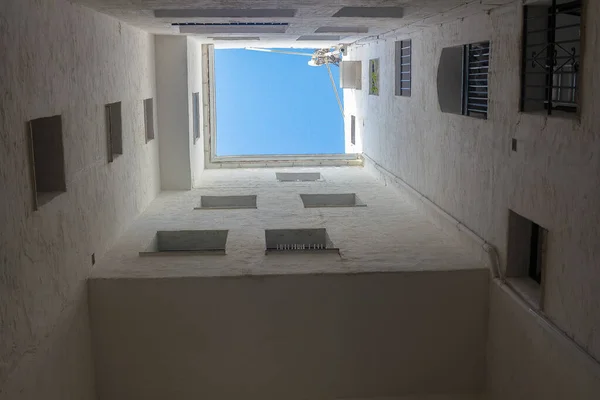 Hermosa Perspectiva Arquitectura Edificio Blanco Con Cielo Azul —  Fotos de Stock