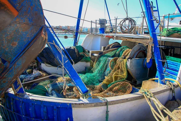 渔船的渔网 滑轮绳和机械 — 图库照片