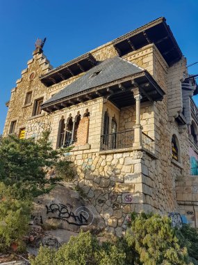 Torrelodones, İspanya; 08 / 21 / 2018: Diktatör Francisco Franco 'nun terk edilmiş eski yazlık evi