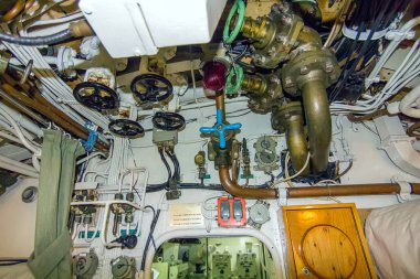 eski bir denizaltı ayar ve kontrol panelleri