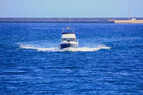 Cartagena Spanien 2018 Speedboat Seglar Över Havet Full Fart — Stockfoto
