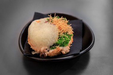 Pamplona, İspanya 'da mantarlı zanaatkar pintxos veya tapas ve mutfak köpüğü