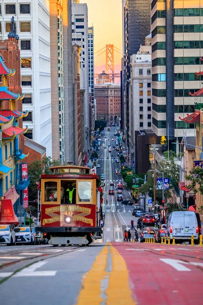 Famous view of a cable car on California Street with the Bay Bridge at sunset — Stock Photo, Image