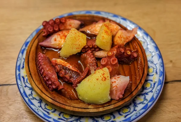 Basque pintxos octopus with potatoes and paprika in a bar, San Sebastian, Spain — Stock Photo, Image