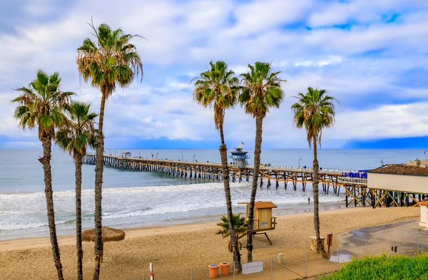 Krachtige Stille Oceaan golf breken door het strand in Zuid-Californië — Stockfoto