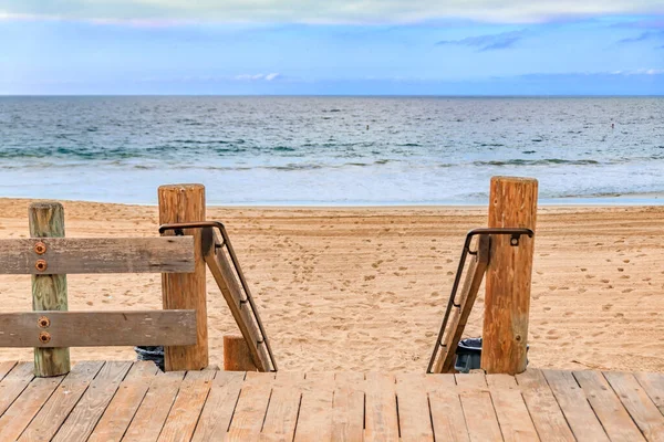 Beach and Pacific ocean in Laguna Beach, tourist destination in California, USA — Stock Photo, Image
