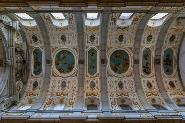 Porto Portugal Mei 2018 Ornate Plafond Met Fresco Gotische Monument — Stockfoto