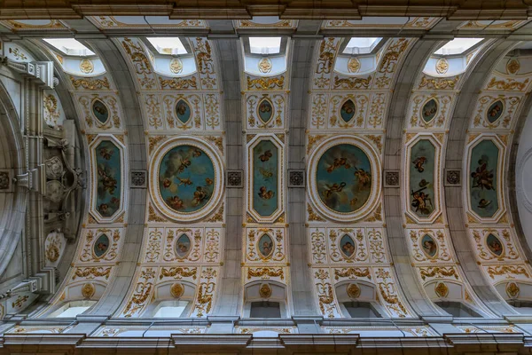 Porto Portugal Maio 2018 Teto Ornamentado Com Afrescos Igreja Monumento — Fotografia de Stock