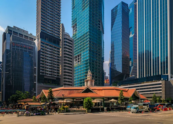 シンガポール 2019年9月7日 人気のあるストリートホーカーセンターLau Sat Telok Ayer Market背景にダウンタウンの高層ビルがある — ストック写真