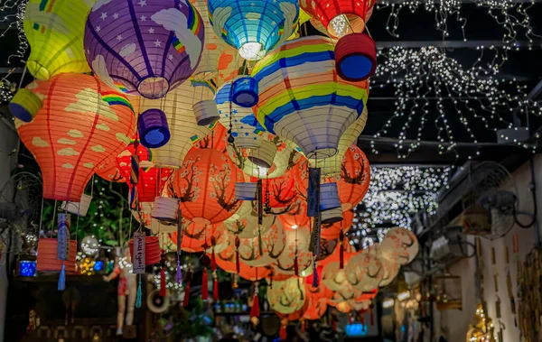 Chinese Mid Autumn Festival lanterns at a My Awesome Cafe restaurant, Singapore — Stock Photo, Image