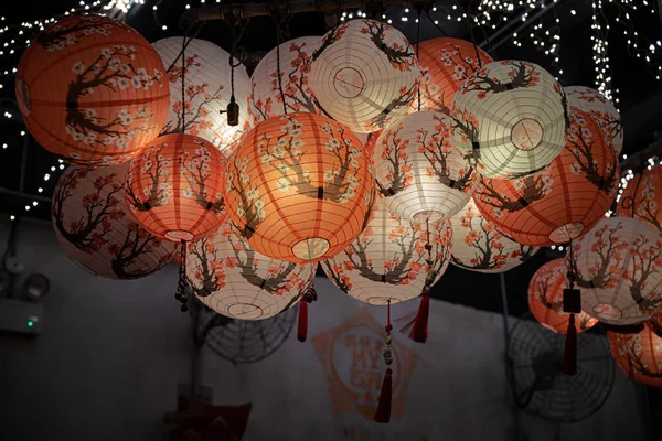 Chinese Mid Autumn Festival lanterns at a My Awesome Cafe restaurant, Singapore — Stock Photo, Image