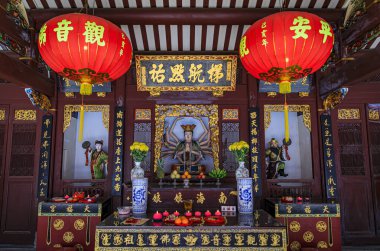 Singapur - 13 Eylül 2019: Thian Hock Keng, Hokkien halkının Çin deniz tanrıçası Mazu 'ya ibadet etmek için inşa edilmiş en eski Budist tapınağı.