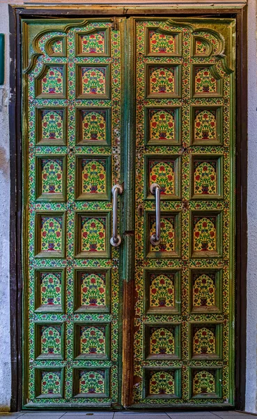 Close Panel Ornate Antique Wooden Door Intricate Floral Detail Singapore — Stock Photo, Image