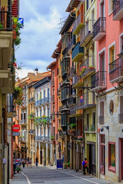 Pamplona España Junio 2021 Coloridas Fachadas Balcones Metálicos Adornados Casco —  Fotos de Stock