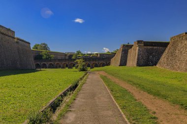 İspanya 'nın eski Pamplona, Navarra kentindeki kaleler, ortaçağ tahkimatları boğaların koşusuyla ünlüdür.