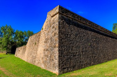 İspanya, Pamplona 'daki ortaçağ kalesi boğaların koşusuyla ünlüdür.