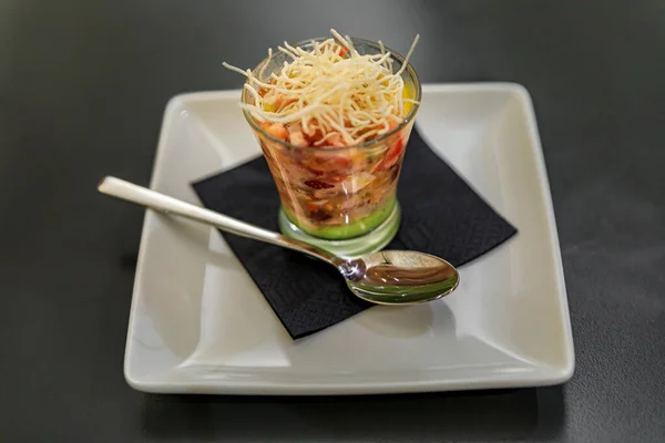 西班牙潘普洛纳一家餐馆里的手工海鲜驱逐 配以番石榴粉或木薯 — 图库照片