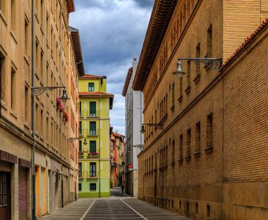 İspanya 'nın Pamplona kentindeki Casco Viejo' da boğaların koşusu meşhurdur.