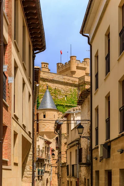 Μεσαιωνικά πέτρινα σπίτια στην Olite Ισπανία γνωστή για ένα υπέροχο κάστρο Royal Palace — Φωτογραφία Αρχείου