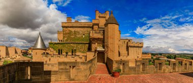 Olite Navarra İspanya 'daki Navarre Kralları sarayının Gotik mimarisi.