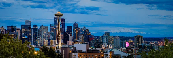 Downtown City Skyline Panoramic View Skyscrapers Mount Rainier Sunset Kerry — 图库照片