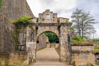Portal de Francia, gateway of France or Zumalakarregui gate in ancient city walls built in 1553, best preserved of 6 original gates in Pamplona, Spain