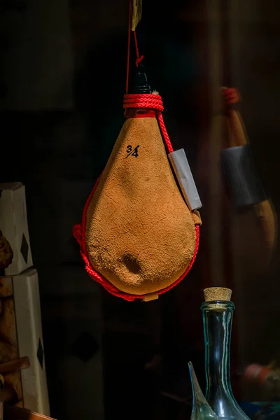 Handmade Liter Leather Canteen Traditional Spanish Bota Bag Drinking Vessel — 图库照片