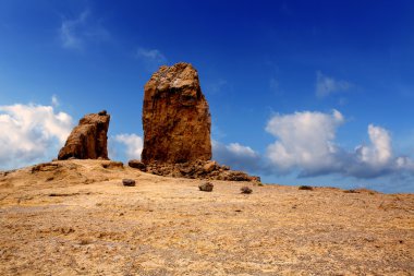 Gran canaria roque nublo mavi gökyüzü