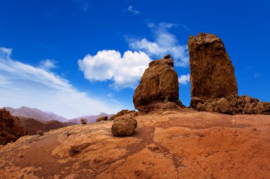 Gran canaria roque nublo mavi gökyüzü
