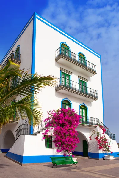 格兰加那利岛波多黎各 de 莫干山白色的房子 — 图库照片
