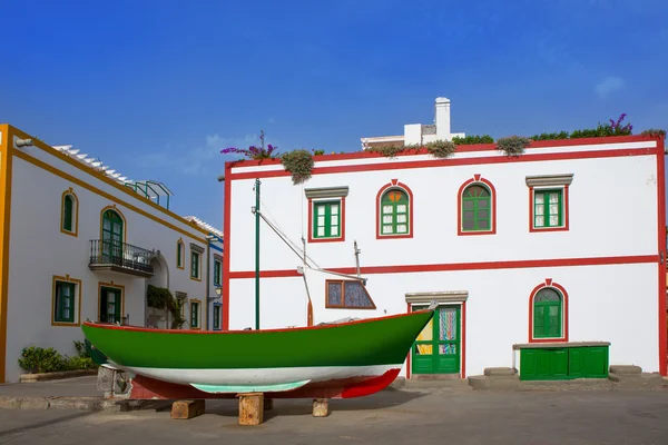 グラン カナリア島プエルト ・ デ ・ モガン白い家します。 — ストック写真