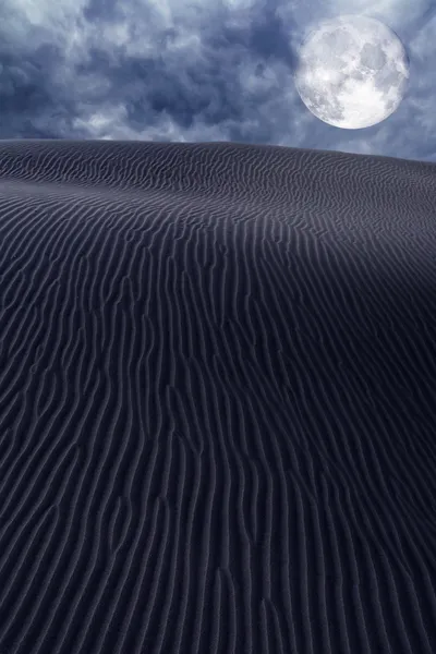 Piasek pustyni wydmy w księżyc noc niebo — Zdjęcie stockowe