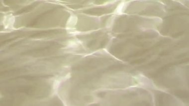 güzel sahil plaj dalgalı su yansıma alt ve dalgalanma ile