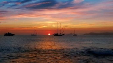 formentera Balear adalarından Ibiza deniz günbatımı Manzaralı