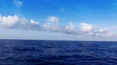 tekne yelken derin dalgalı mavi Akdeniz hareket